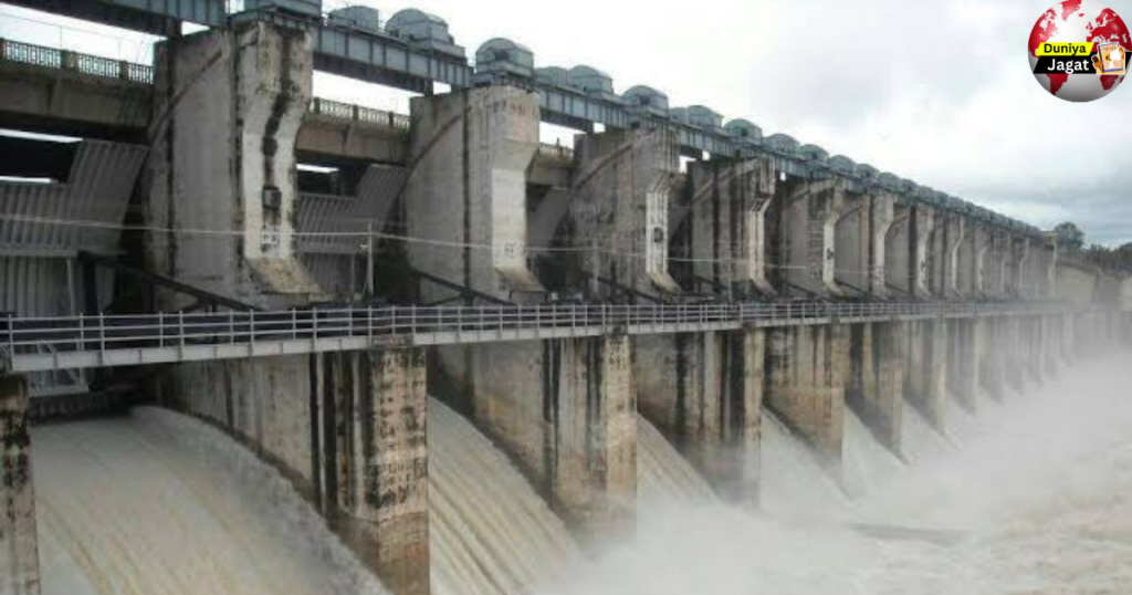 Gangrel Dam: गंगरेल डैम का एक गेट खोला गया...तटीय इलाकों में अलर्ट रायपुर-दुर्ग समेत कई जिलों में बारिश;बलरामपुर में उफनती नदी पार कर स्कूल जा रहे बच्चे।