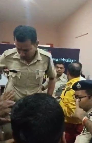 AVBP University Bilaspur: बिलासपुर में स्टूडेंट्स और पुलिस भिड़ी, यूनिवर्सिटी कैम्पस में AVBP के सदस्यता का विरोध, जमकर मचा बवाल, अब थाने में हंगामा